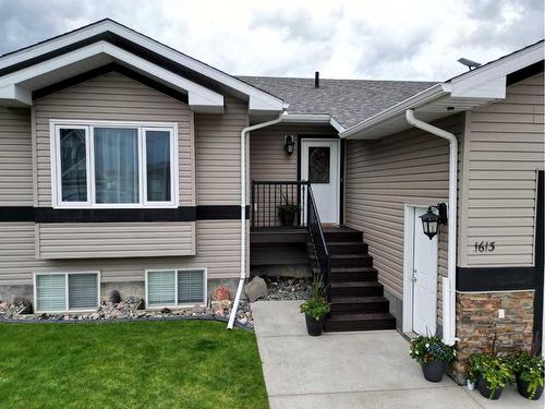 1613 41A Street, Edson, AB - Outdoor