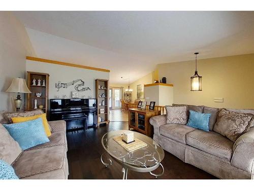 13 Springwood Drive Ne, Slave Lake, AB - Indoor Photo Showing Living Room