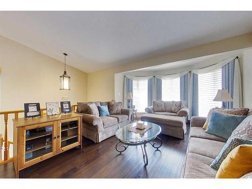 13 Springwood Drive Ne, Slave Lake, AB - Indoor Photo Showing Living Room