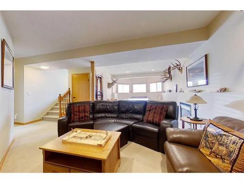 13 Springwood Drive Ne, Slave Lake, AB - Indoor Photo Showing Living Room