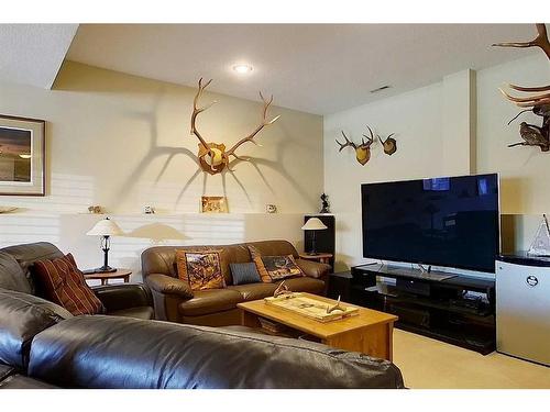 13 Springwood Drive Ne, Slave Lake, AB - Indoor Photo Showing Living Room