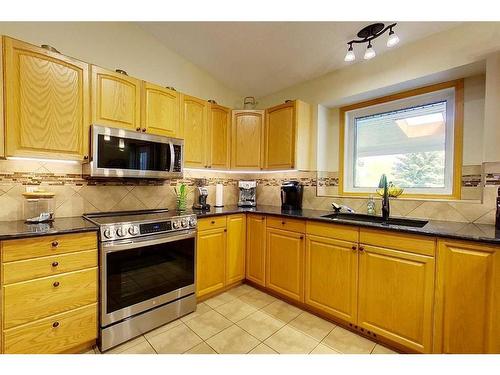 13 Springwood Drive Ne, Slave Lake, AB - Indoor Photo Showing Kitchen