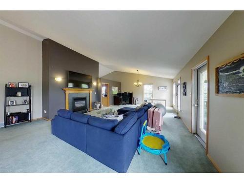 2-300 12 Street Sw, Slave Lake, AB - Indoor Photo Showing Kitchen