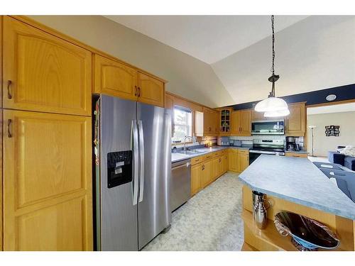 2-300 12 Street Sw, Slave Lake, AB - Indoor Photo Showing Kitchen
