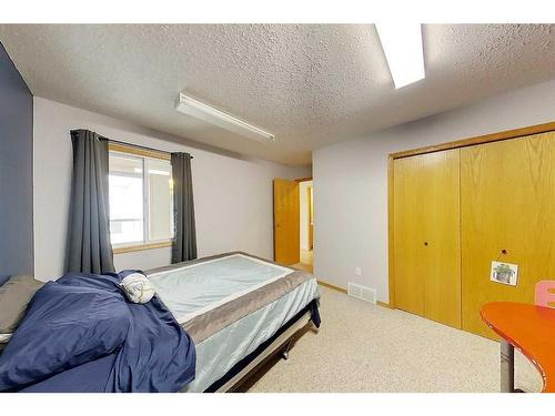 2-300 12 Street Sw, Slave Lake, AB - Indoor Photo Showing Laundry Room