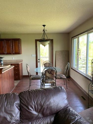 16 592056 Range Road 121, Rural Woodlands County, AB - Indoor Photo Showing Living Room
