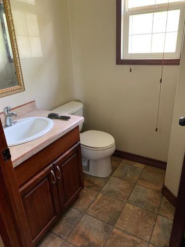16 592056 Range Road 121, Rural Woodlands County, AB - Indoor Photo Showing Bathroom