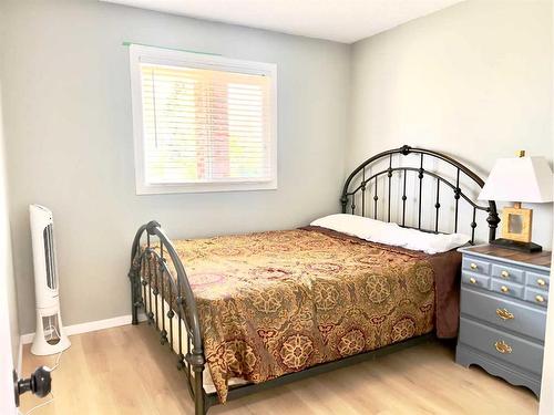 5838 10 Avenue, Edson, AB - Indoor Photo Showing Bedroom