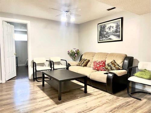 5838 10 Avenue, Edson, AB - Indoor Photo Showing Living Room