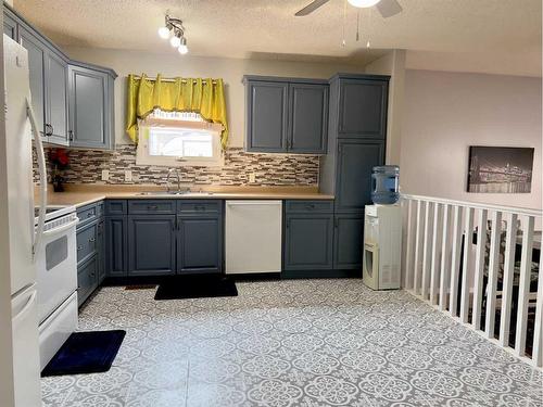 5838 10 Avenue, Edson, AB - Indoor Photo Showing Kitchen