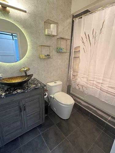 31 Rodeo Way, Whitecourt, AB - Indoor Photo Showing Bathroom