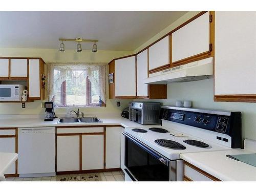 5114 49 Ave, Robb, AB - Indoor Photo Showing Kitchen With Double Sink