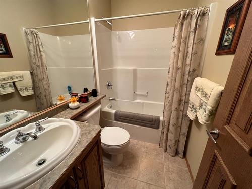 170 Hallam Drive, Hinton, AB - Indoor Photo Showing Bathroom