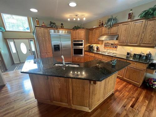 170 Hallam Drive, Hinton, AB - Indoor Photo Showing Kitchen