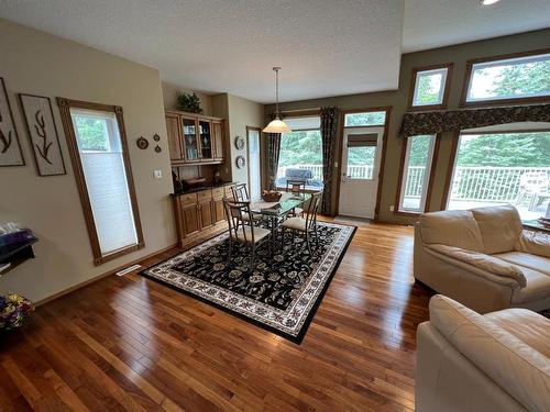 170 Hallam Drive, Hinton, AB - Indoor Photo Showing Living Room