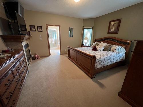 170 Hallam Drive, Hinton, AB - Indoor Photo Showing Bedroom