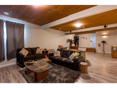 50409A Highway 16, Rural Yellowhead County, AB - Indoor Photo Showing Living Room