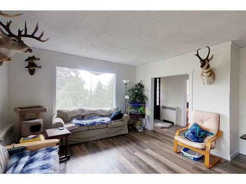 1002 50 Street, Edson, AB - Indoor Photo Showing Living Room