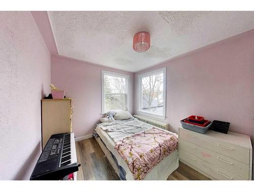 1002 50 Street, Edson, AB - Indoor Photo Showing Bedroom