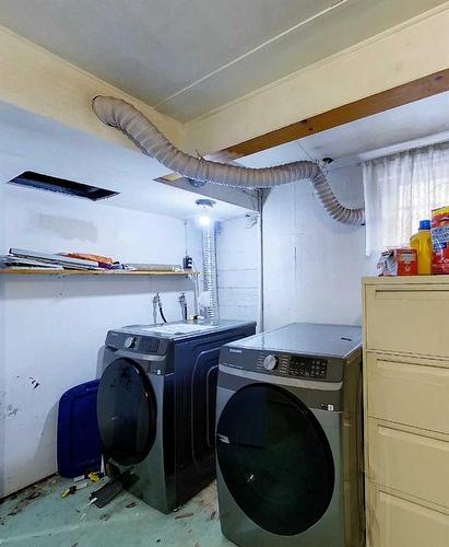 1002 50 Street, Edson, AB - Indoor Photo Showing Laundry Room