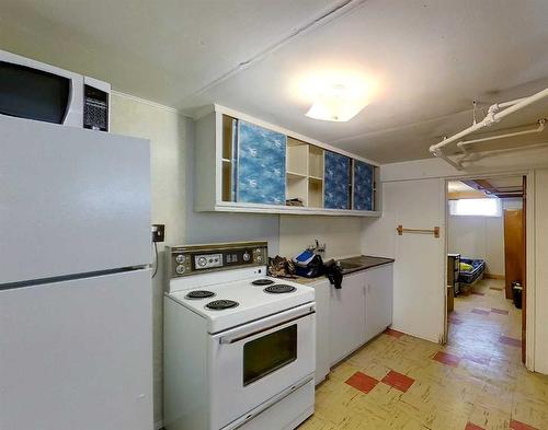 1002 50 Street, Edson, AB - Indoor Photo Showing Kitchen
