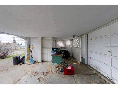 1002 50 Street, Edson, AB - Indoor Photo Showing Garage