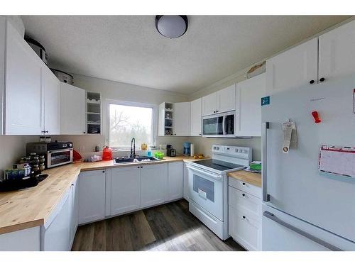 1002 50 Street, Edson, AB - Indoor Photo Showing Kitchen