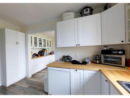 1002 50 Street, Edson, AB - Indoor Photo Showing Kitchen