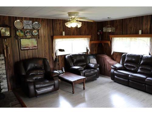 53515 Range Road 183, Rural Yellowhead County, AB - Indoor Photo Showing Living Room