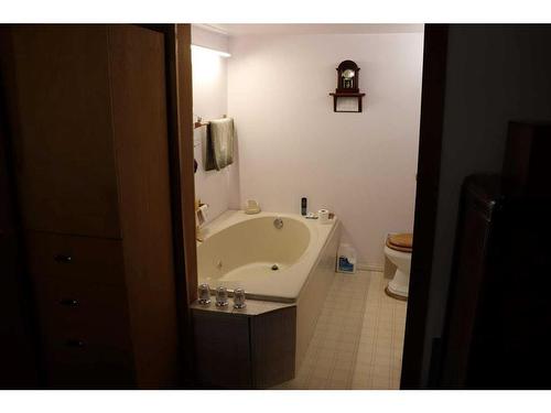 53515 Range Road 183, Rural Yellowhead County, AB - Indoor Photo Showing Bathroom