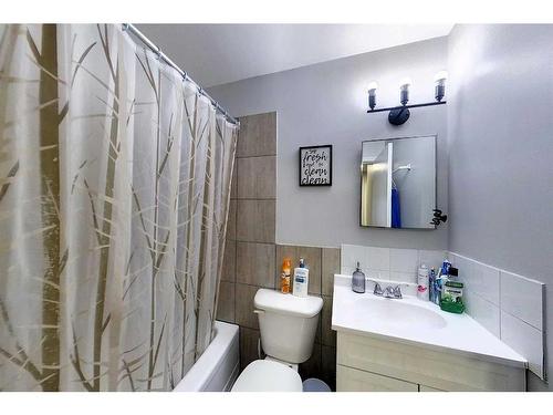 4504 8B Avenue, Edson, AB - Indoor Photo Showing Bathroom