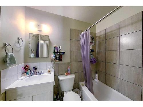 4504 8B Avenue, Edson, AB - Indoor Photo Showing Bathroom