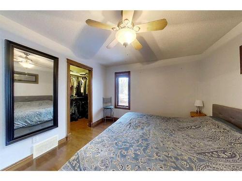 7212 Glenwood Drive, Edson, AB - Indoor Photo Showing Bedroom