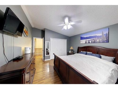 5435 15 Avenue, Edson, AB - Indoor Photo Showing Bedroom