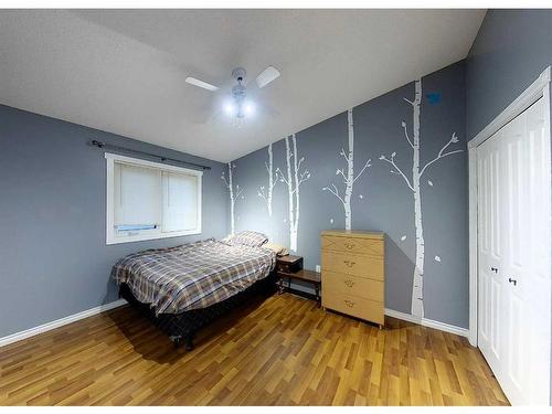 5435 15 Avenue, Edson, AB - Indoor Photo Showing Bedroom