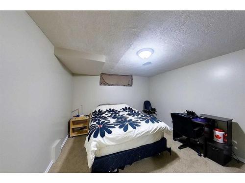 5435 15 Avenue, Edson, AB - Indoor Photo Showing Bedroom