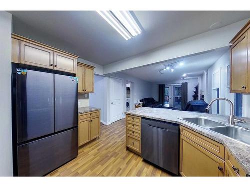 5435 15 Avenue, Edson, AB - Indoor Photo Showing Kitchen With Double Sink