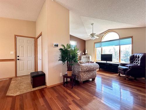 46, 595012 Range Road 130, Rural Woodlands County, AB - Indoor Photo Showing Living Room