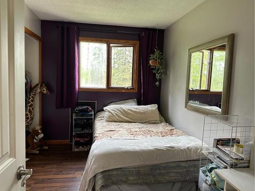 123083 Township Road 593A, Rural Woodlands County, AB - Indoor Photo Showing Bedroom