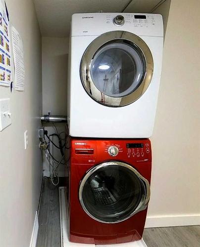 4504-4510 8B-8A Avenue, Edson, AB - Indoor Photo Showing Laundry Room