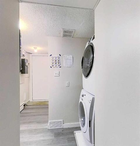 4504-4510 8B-8A Avenue, Edson, AB - Indoor Photo Showing Laundry Room