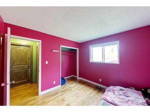 705047 Range Road 12, Rural Lesser Slave River No. 124, M.D. Of, AB - Indoor Photo Showing Bedroom