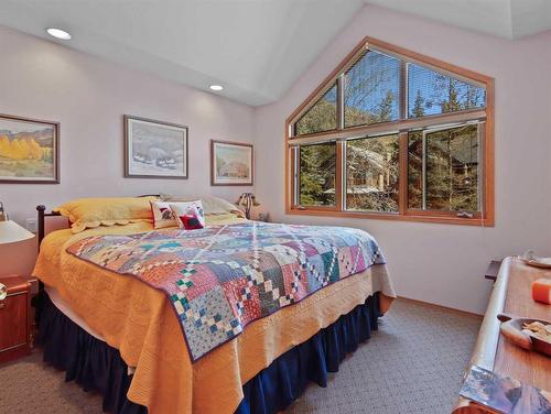 119 Benchlands Terrace, Canmore, AB - Indoor Photo Showing Bedroom