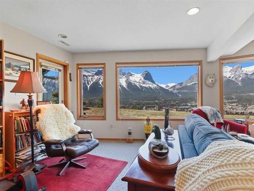 119 Benchlands Terrace, Canmore, AB - Indoor Photo Showing Living Room
