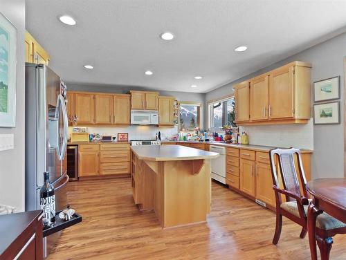 119 Benchlands Terrace, Canmore, AB - Indoor Photo Showing Kitchen