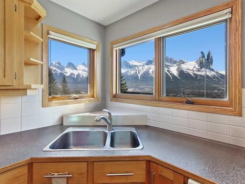 119 Benchlands Terrace, Canmore, AB - Indoor Photo Showing Kitchen With Double Sink