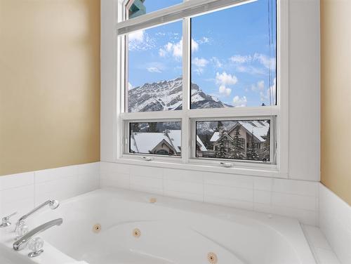 30 Antelope, Banff, AB - Indoor Photo Showing Bathroom