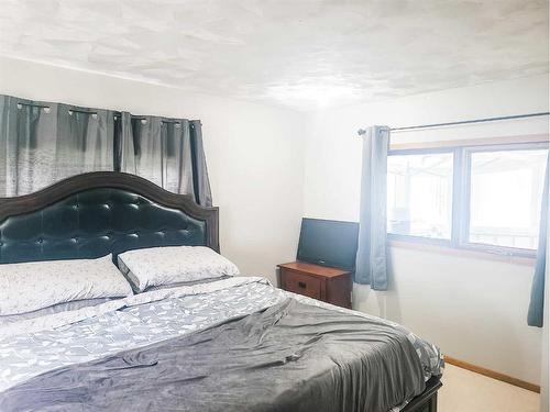 471 71 Street, Edson, AB - Indoor Photo Showing Bedroom