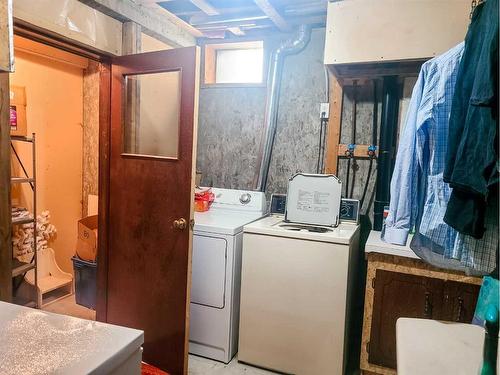 471 71 Street, Edson, AB - Indoor Photo Showing Laundry Room