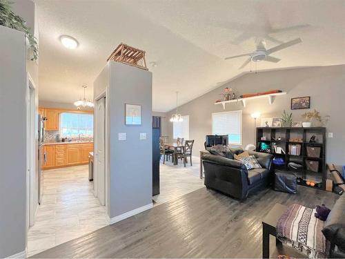 4513 Spruce Avenue, Boyle, AB - Indoor Photo Showing Living Room